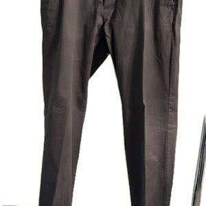 1901 Slim Fit Casual Pants. Excellent condition. Size 31" (w) x 32" (l)